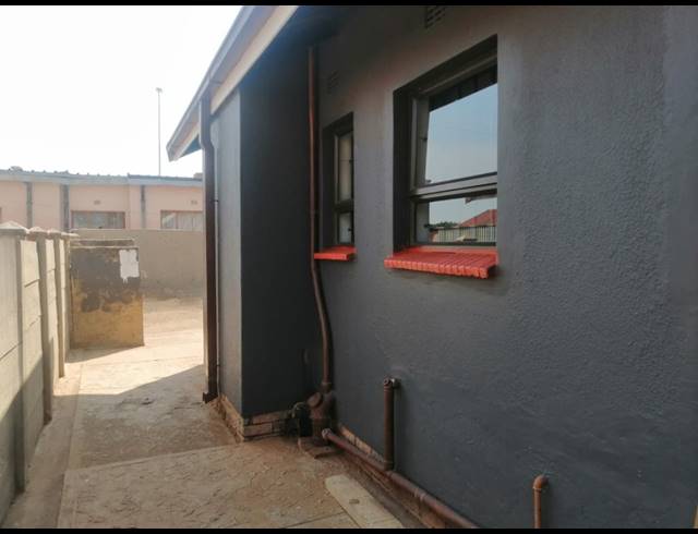 3 BEDROOM HOUSE FOR SALE IN SEBOKENG ZONE 14